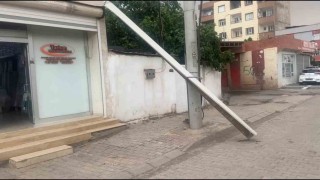 Şanlıurfada fırtına sürücülere zor anlar yaşattı