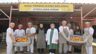 Şanlıurfada meslek lisesi öğrencileri günlük 16 bin ekmek üretiyor