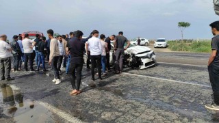 Şanlıurfada minibüs ile otomobil çarpıştı: 5 yaralı