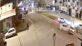 Şanlıurfada otomobiller çarpıştı: 1 ölü, 2 yaralı