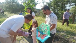 Sarıgölde gökyüzü uçurtmalarla renklendi