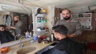 Savaştan kaçarak sığındığı Türkiyeden ülkesine dönmeyi planlayan Suriyeli berber: Türk milletiyle kardeşiz, Suriyeye gelirseniz başımızın üstünde yeriniz var