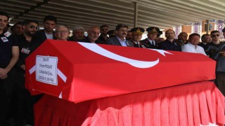 Şehit Jandarma Astsubay Emre Polat memleketi Sivasta kılınan cenaze namazının ardından toprağa verildi