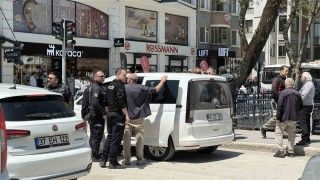 Şehrin göbeğindeki silahlı kavga polisi harekete geçirdi