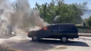 Seyir halindeki Fiat Tofaş alev alev yandı