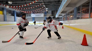 Sıcacık bir kentte buz gibi bir hayal: Muratpaşanın küçük hokeycileri