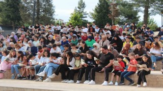 Siirtte öğrenciler ve veliler birlikte kitap okudu