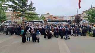 Simavdan 80 hacı adayı dualarla kutsal topraklara uğurlandı