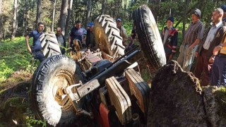 Sındırgıda traktör altında kalan sürücü hayatını kaybetti