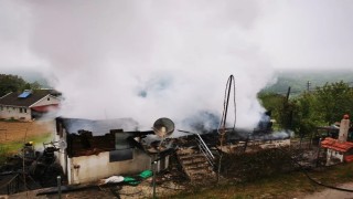 Sinopta ahşap ev yanarak kullanılamaz hale geldi