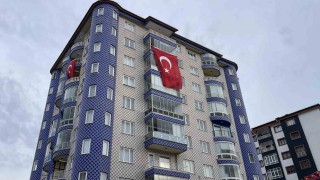 Sivasa şehit ateşi düştü, baba ocağına Türk bayrağı asıldı