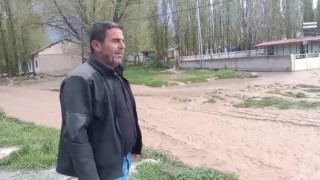 Sivasta dere taştı, köyün sokakları nehre döndü