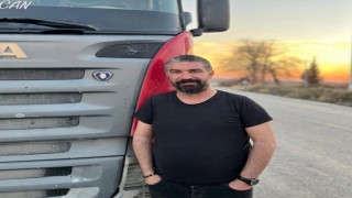 Sivasta tır devrildi: 2 ölü