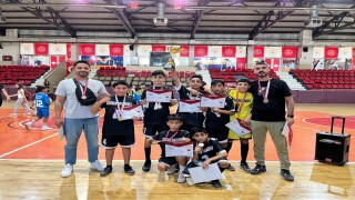 Siverekli minikler futsal turnuvasında il birincisi oldu