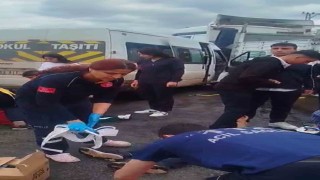 Siverekte öğrenci servisi tıra çarptı: 6 yaralı