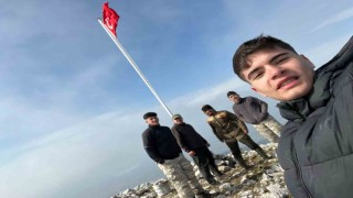 Somanın zirvesinde Türk bayrağını dalgalandırdılar