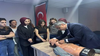 Sosyal Birliktelik Kulübünden hayat kurtaran etkinlik: Öğretmen adaylarına ilk yardım eğitimi