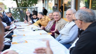 Sultangazi Belediye Başkanı Dursun esnafla kahvaltı sofrasında