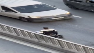 Sultangazide engelli vatandaş tekerlekli sandalyeyle ters yönde trafiğe girdi