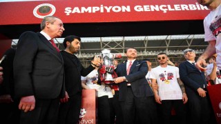 Süper Lige yükselen Gençlerbirliği, kupasını aldı