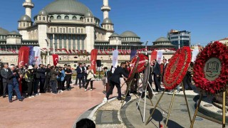 Taksim Meydanında 19 Mayıs töreni