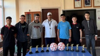 Tavşanlı Anadolu İmam Hatip Lisesinde mini futsal turnuvası