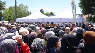 Tavşanlıda fide dağıtımı izdihama sebep oldu