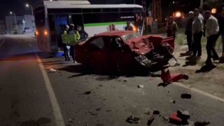Tekirdağda otomobille minibüsün kafa kafaya çarpıştığı kaza kamerada: 1 ağır yaralı