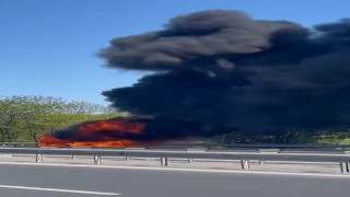 TEM Otoyolunda bir otomobil alev alev yandı