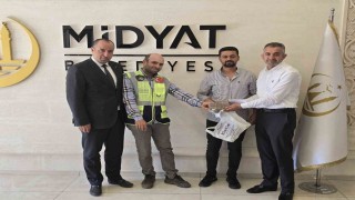 Temizlik görevlisinden örnek davranış: Yerde bulduğu 111 bin 500 lirayı sahibine ulaştırdı