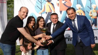 Terör gazisi Oryantiring Yarışmasında kızıyla birinci oldu