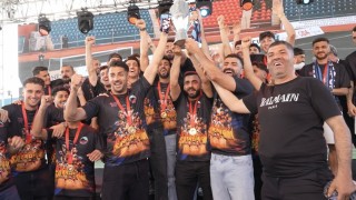 TFF 2. Lige yükselen Mardin 1969 Spor, şampiyonluk kupasını aldı