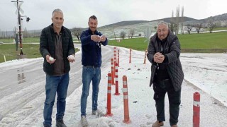 Tokatta etkili olan dolu yağışı araziyi beyaza bürüdü