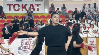 Tokatta geleneksel ellik halayı modern step ile yeni boyut kazandı
