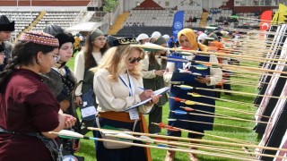 Tokatta geleneksel Türk okçuluğu rüzgarı esti
