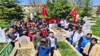 Tomarzalı şehit Urhan, mezarı başında anıldı