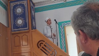 Toprakkale’de Cuma Namazını İmam Hatipli Öğrenciler Kıldırıyor