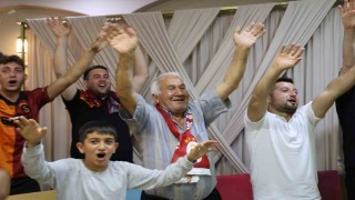 Torunlarıyla maçı izledi, takımının şampiyonluk coşkusunu yaşadı