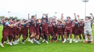Trabzonspor U19 takımı şampiyonluk kupasını aldı