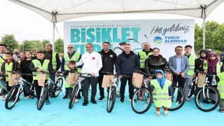 Trafik Haftasında Başkan Alemdar, 10 kişiye bisiklet ve kask hediye etti