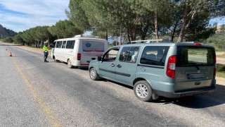 Trafik kurallarına uymayan sürücüler jandarmadan kaçamadı