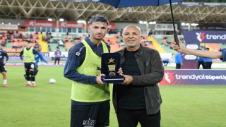 Trendyol Süper Lig: Alanyaspor: 1 - Sivasspor: 0 (İlk yarı)