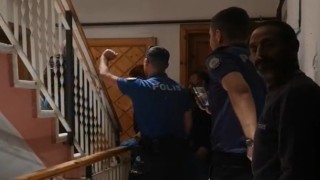 Turgutluda evinde 12 köpekle yaşayan kadın gözaltına alındı
