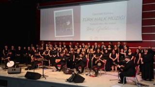 Türk halk müziği korosu dinleyenlerini adeta kültürel yolculuğa çıkardı
