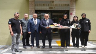 Türkiye ikincisi olan öğrencilerden Edremit Ticaret Odasına ziyaret