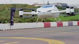Türkiyenin uçan otomobili havalandı: İnsanlı uçuşlar başladı
