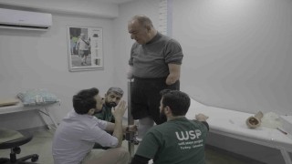 Üç uzvunu kaybetti, protezlerle hayata tutundu