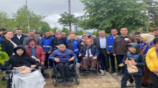Ümraniyede engelli vatandaşlar, Senin de Bir Ağacın Olsun sloganıyla fidanları toprakla buluşturdu