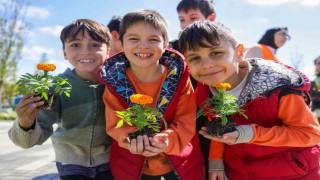 Ümraniyede minikler toprakla buluştu, geleceğe umut ekti