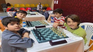 Ümraniyede satranç heyecanı: Zeka ve strateji nefes kesti